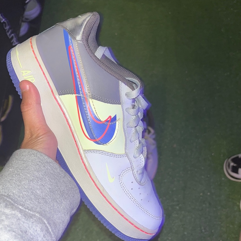 COPY - Nike Air Force One size 6Y